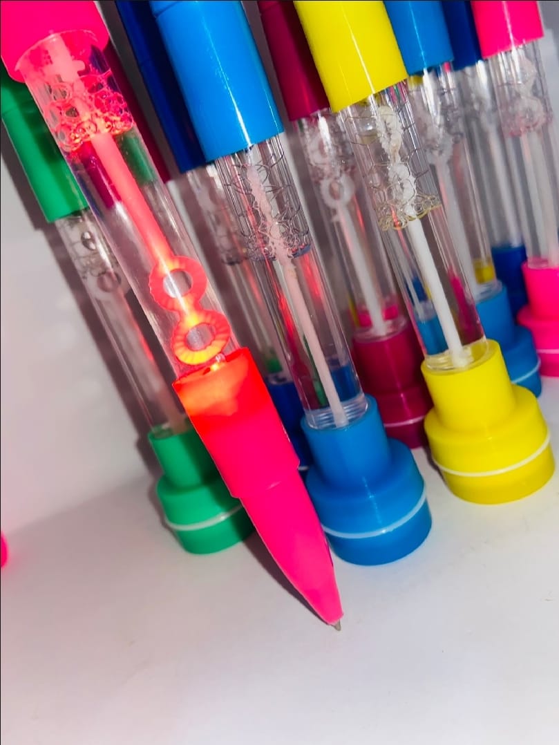 4-in-1 Multi-Functional Pen (Bubbles/Light/Stamp)