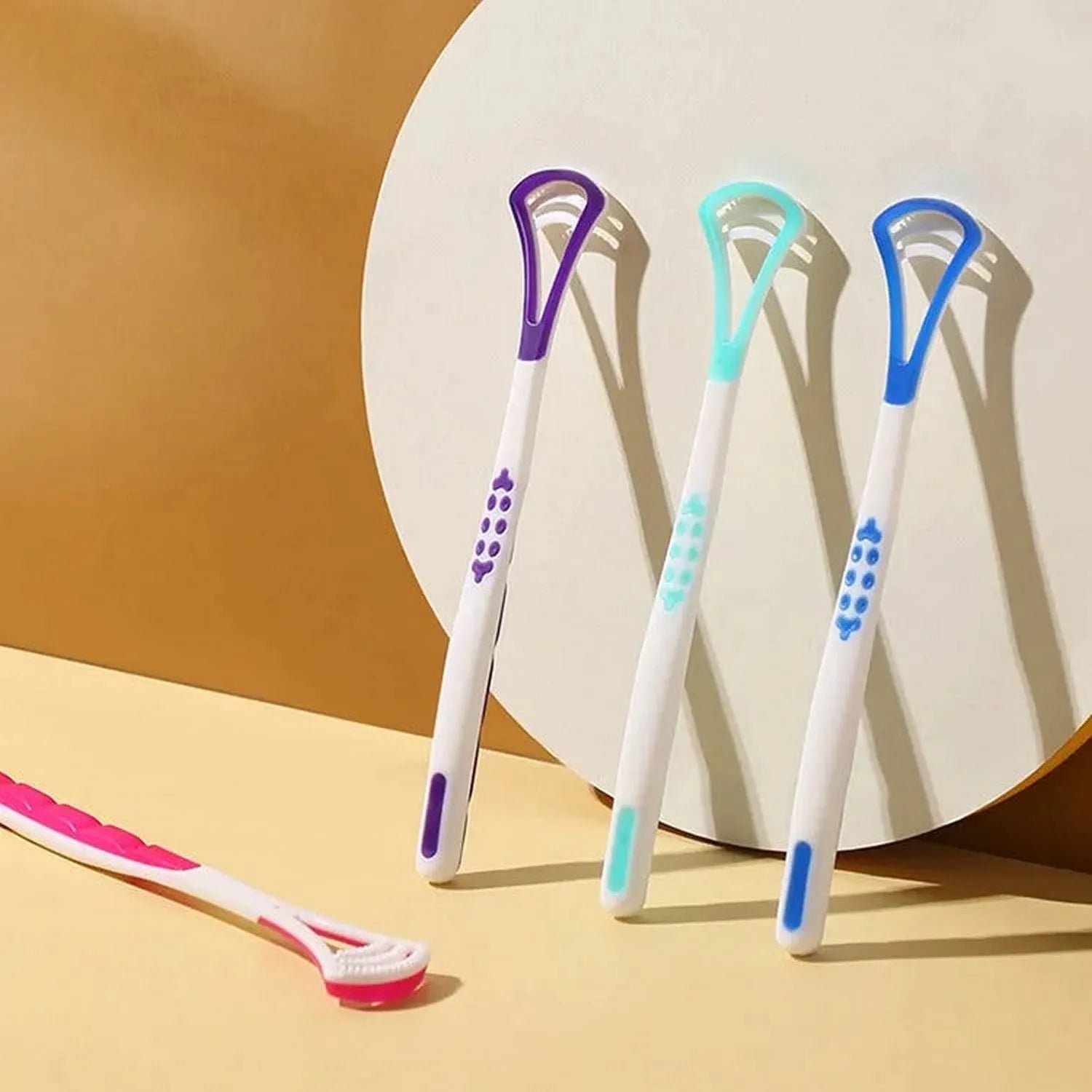 Double-head tongue cleaner for effective oral hygiene and removal of bacteria from the tongue.