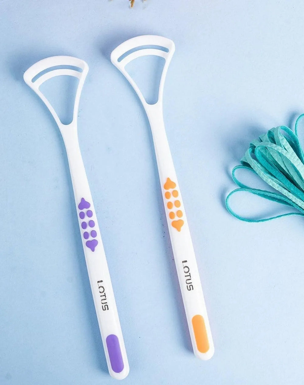 Premium stainless steel tongue cleaner featuring a dual-head design for efficient cleaning.