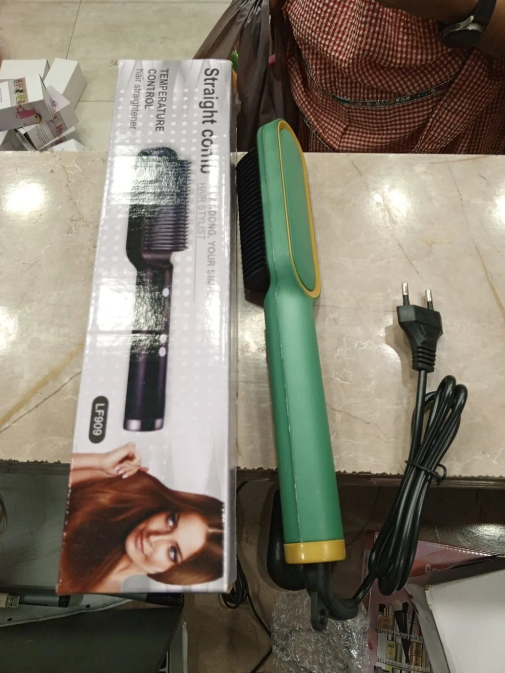 Women hair straightener comb LF909 for straightening, detangling, and styling hair at home.
